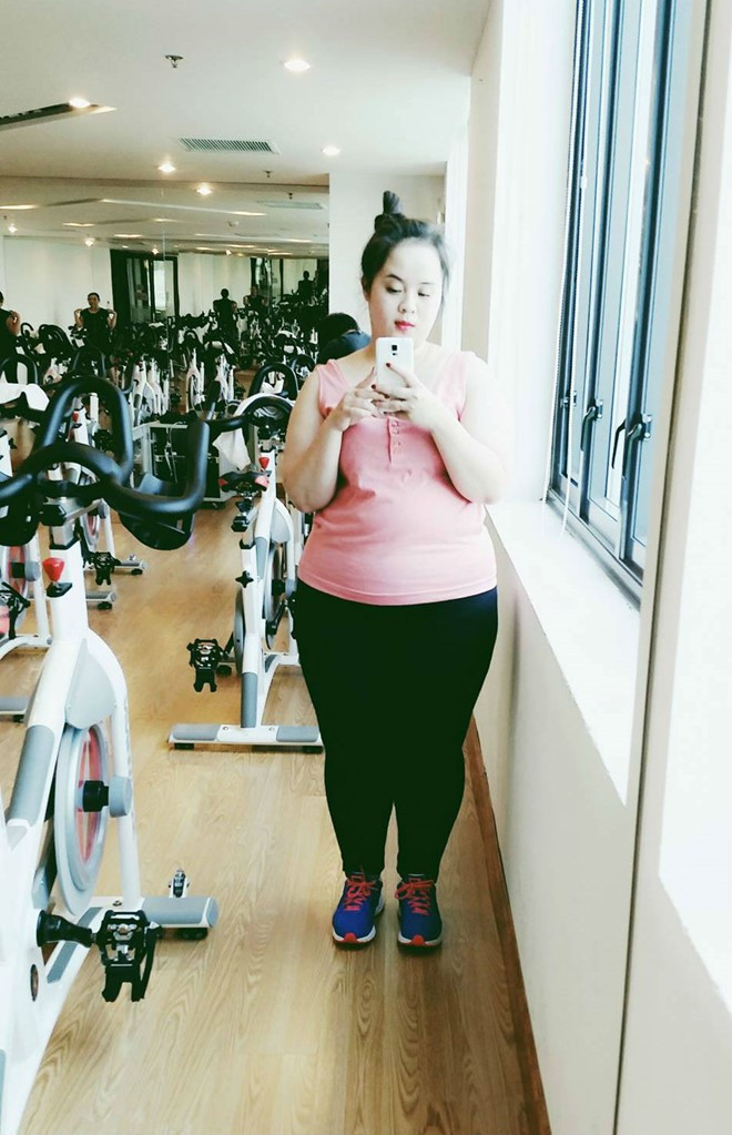 Với thân hình 90 kg, việc diện áo quần đời thường cũng như thời trang tập gym của Tố Tố cũng khó khăn và khác biệt những cô gái khác. Ảnh: Zing.