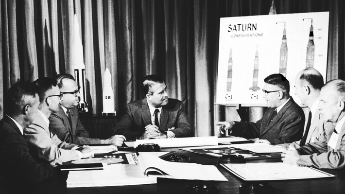 Trong khi Mỹ thực hiện chiến dịch Cái kẹp giấy (Operation Paperclip) thì Liên Xô triển khai chiến dịch Osoaviakhim.