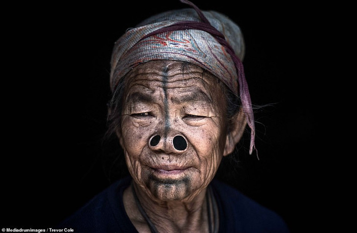 Bộ tộc săn đầu người cuối cùng trên Trái đất có tên Konyak sinh sống ở bang Nagaland, Ấn Độ. Họ gây chú ý với một tập tục hết sức rùng rợn.