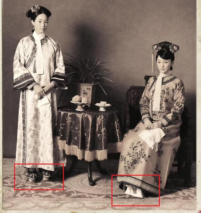Khi sử dụng giày "hoa bồn để", các phi tần trong hậu cung nhà Thanh luôn di chuyển chậm rãi, không thể đi nhanh hoặc chạy.