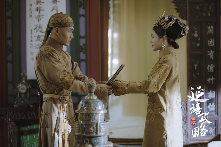 Bên cạnh đó, hoàng đế Càn Long cũng nổi tiếng là vị vua đa tình có rất nhiều mỹ nhân hầu hạ. Ngoài các lần tuyển tú nữ, Càn Long thường xuyên vi hành và có rất nhiều mỹ nhân được ông sủng hạnh trên đường tuần du.