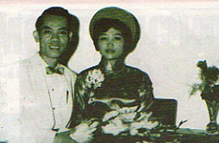 Trong quá trình hoạt động tình báo, để có thể đi khắp nơi và tiếp cận với những nhân vật có quyền lực nhất, tháng 10/1957, theo chỉ đạo của Trần Quốc Hương, Phạm Xuân Ẩn qua Mỹ học ngành báo chí trong hai năm (1957-1959). Ông và là người Việt Nam đầu tiên sang học báo chí tại Mỹ.
