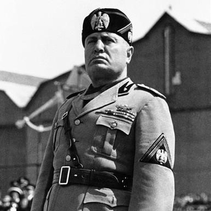 Hai học giả người Đức và Pháp đã đứng ra đề cử Mussolini cho giải thưởng danh giá trên. Điều đáng nói là đề cử này được đưa ra chỉ 3 tháng trước khi Italy xâm lược Ethiopia.