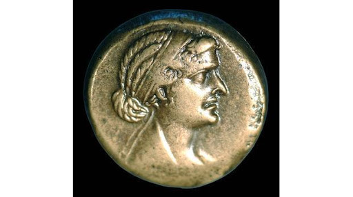 Căn cứ vào chân dung trên đồng tiền xu, Nữ hoàng Cleopatra không hề có dung mạo xinh đẹp tuyệt trần như nhiều người vẫn biết.