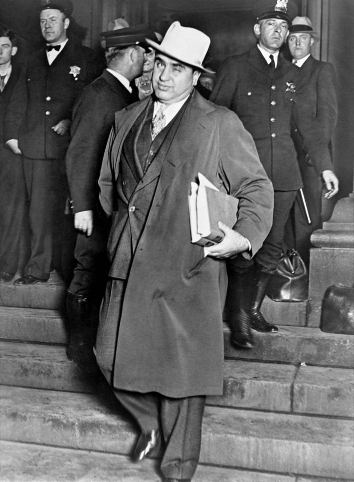 Sau một thời gian thu thập các bằng chứng, FBI bắt giữ Al Capone về tội trốn thuế trong thời gian 5 năm (từ năm 1924 - 1929). Khi ấy, gã bị kết án 11 năm tù.