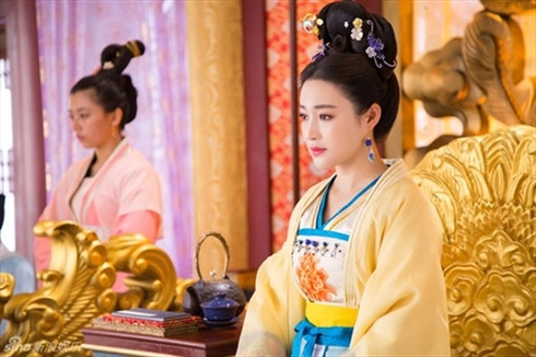 Điều này khiến Triệu Phi Yến vô cùng tức giận nên bà hoàng tìm mọi cách khiến các phi tần khác sẩy thai hoặc giết hại những đứa con trai mà họ sinh cho Hán Thành Đế.
