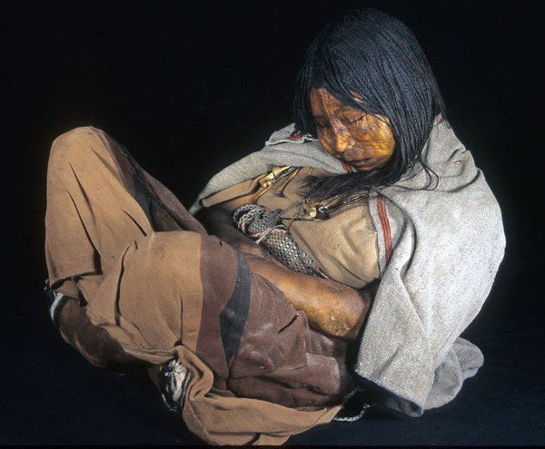 Cụ thể, các chuyên gia phát hiện những xác ướp này đều là trẻ em Inca sống cách đây khoảng 500 năm. Họ là nạn nhân của nghi lễ hiến tế.