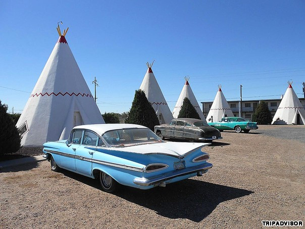 10. Wigwam Motel (Holbrook, Arizona, Mỹ): Dù không phải là một khách sạn sang trọng nhưng Wigwam Motel vẫn có những tiện nghi tạo sự thoải mái cho du khách. Chịu ảnh hưởng từ văn hóa truyền thống của người Mỹ bản xứ, Frank Redford bắt đầu cho xây dựng chuỗi khách sạn độc đáo này vào thập niên 1930 song chỉ có 3 khu là còn nguyên vẹn đến ngày hôm nay.