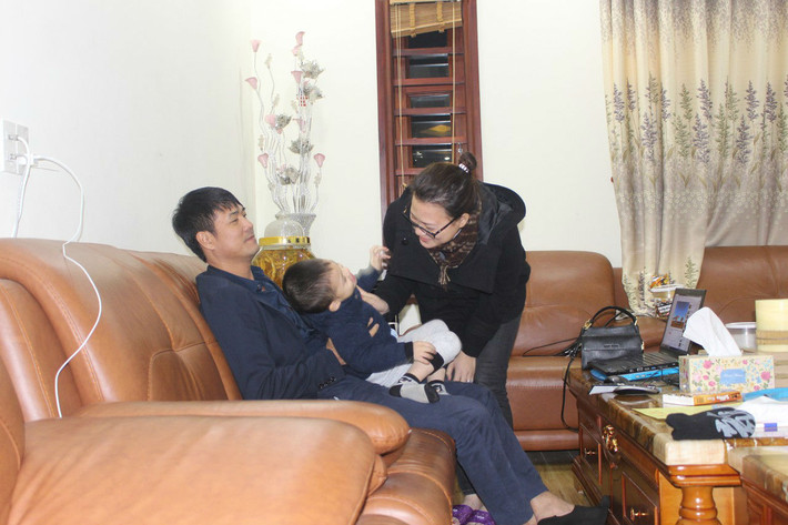 Sau nhiều năm tích góp, vợ chồng HLV Nguyễn Hữu Thắng cũng có được một ngôi nhà mới khang trang, đủ rộng rãi để hai cậu con trai thỏa sức chơi đùa.