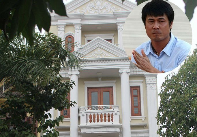 Tư dinh bạc tỷ tại TP Vinh của HLV Nguyễn Hữu Thắng: Sau rất nhiều năm phải ở nhà thuê, giữa năm ngoái, HLV Nguyễn Hữu Thắng và vợ con đã chuyển đến nhà mới khang trang hơn. Đây là một trong những ngôi nhà của cầu thủ, huấn luyện viên Việt Nam khiến nhiều người hâm mộ phải ước mơ.