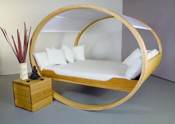 Kiểu giường ngủ độc đáo có thể bập bênh lắc lư nhẹ nhàng đưa bạn vào giấc ngủ êm đềm.