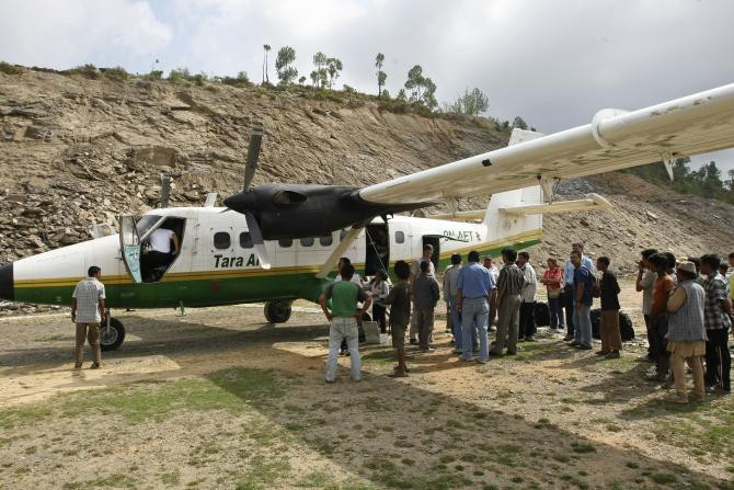 DeHavilland Twin Otter là dòng máy bay đường ngắn có khả năng cất và hạ cánh nhanh, được Canada cho ra mắt lần đầu tiên vào năm 1966 và vẫn còn phổ biến đến tận ngày nay.