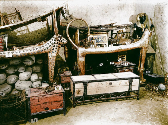 Lăng mộ của Tutankhamun bị kẻ trộm vài lần đột nhập vào bên trong vơ vét của cải giá trị chứ không phải chỉ một lần.