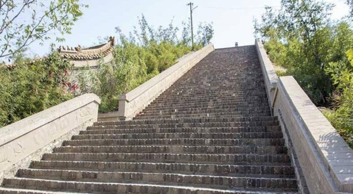 Trước nhiều đồn đoán của người dân về âm thanh ma quái phát ra từ lăng Thiên Tử, các chuyên gia đã bắt tay vào nghiên cứu nhằm tìm ra lời giải.