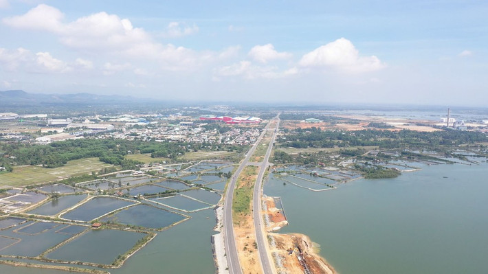 Đầu sông Trường Giang phía nam đổ ra biển tại cửa Hòa An (hay An Hoà), huyện Núi Thành, đầu sông phía bắc đổ ra biển tại cửa Đại, thành phố Hội An. Ảnh: Reatimes