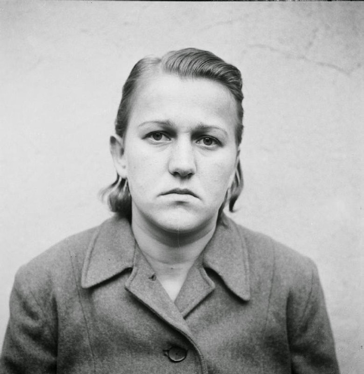 Trong khi đó, Hilde Liesewitz thụ án 1 năm tù.