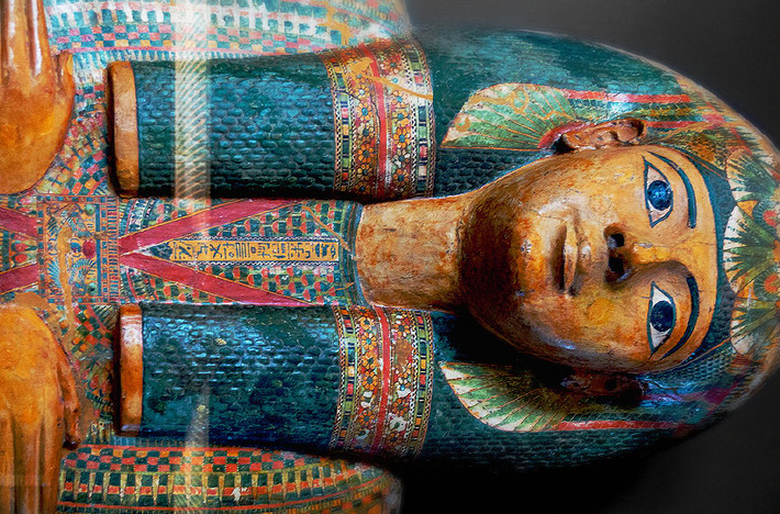 Trong cuộc khai quật tại nghĩa địa cổ đại Saqqara, các nhà khảo cổ phát hiện tàn tích của một xưởng ướp xác nằm sâu trong lòng đất. Theo đó, họ tìm thấy 121 chiếc lọ.