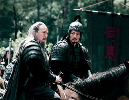 Trong số này, Tư Mã Ý không muốn làm việc cho Tào Tháo nên giả bệnh để từ chối. Là người đa nghi, Tào Tháo cử người bí mật điều tra, theo dõi để kiểm tra xem Tư Mã Ý có thực sự bị ốm không.