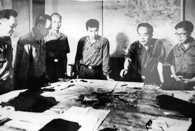  Ngày 30/4/1975 là dấu son lịch sử chói lọi trong cuộc chiến giành độc lập tự do của dân tộc Việt Nam. Trong ảnh là Quân ủy trung ương có những chỉ đạo sát sao cho chiến dịch Hồ Chí Minh tháng 4/1975.