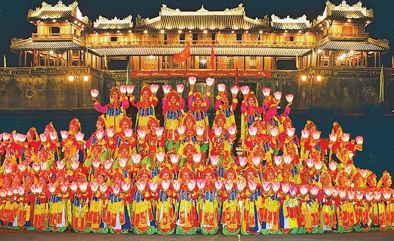 Thừa Thiên – Huế tự hào khi năm 2003, Nhã nhạc Cung đình Huế được UNESCO công nhận vào Danh mục Kiệt tác phi vật thể và truyền khẩu của nhân loại. Năm 2008, Nhã nhạc lại được UNESCO công nhận Di sản Văn hóa Phi vật thể Đại diện nhân loại.