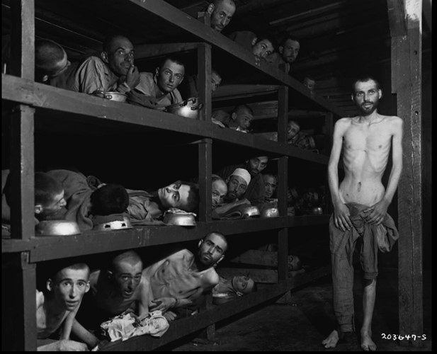 Khoảng 10.000 người làm việc cho Hitler và phát xít Đức bị bắt giữ và kết án vì những tội ác đã gây ra trong cuộc thảm sát Holocaust. Trong số này, 5.000 tội phạm phát xít Đức bị xử tử từ năm 1945 - 1985. Video: Tiếp tục truy tìm tội phạm chiến tranh thời phát xít Đức (nguồn: VTC14)