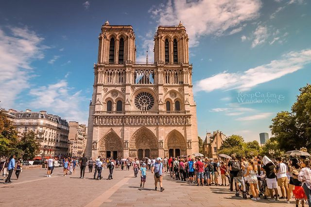 Là biểu tượng nổi tiếng của Pháp, nhà thờ Đức Bà Paris bị hỏa hoạn nghiêm trọng tối hôm qua (15/4) khiến một phần công trình bị phá hủy.