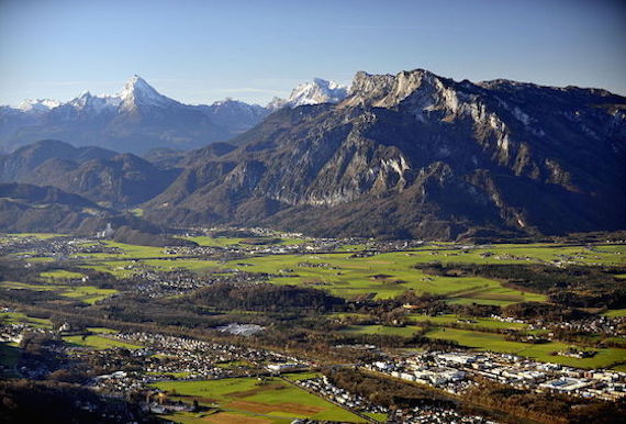 Nằm giữa vùng núi Berchtesgaden Alps, thuộc khu vực biên giới Berchtesgaden (Đức) và Salzburg (Áo), núi Untersberg nổi tiếng thế giới là địa điểm xảy ra những hiện tượng kỳ lạ hay vụ mất tích bí ẩn khó lý giải.