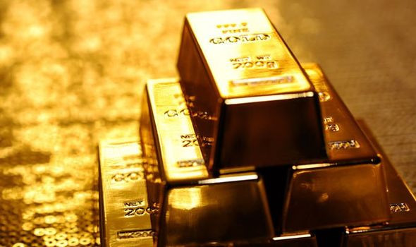 Trên đường di chuyển, một phần trong kho vàng bị cướp. Đô đốc Kolchak cũng bỏ túi một số lượng lớn vàng từ kho vàng của hoàng gia Nga.