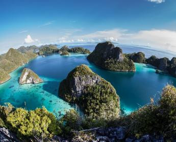 Ở giữa vùng biển Thái Bình Dương rộng lớn là một hòn đảo nhỏ có khả năng tự động tách làm hai rồi lại sáp nhập làm một.