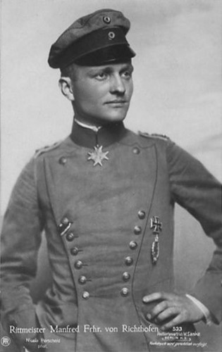  Phi công huyền thoại thế giới Manfred von Richthofen gây chú ý với thành tích bắn hạ ít nhất 80 máy bay phe Hiệp ước trong Thế chiến 1.