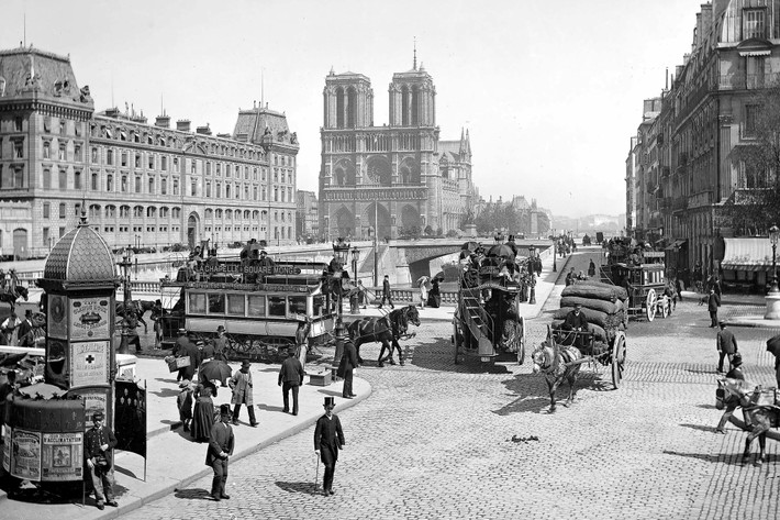 Đây là hình ảnh nhà thờ Đức Bà Paris tuyệt đẹp được chụp vào những năm 1900.