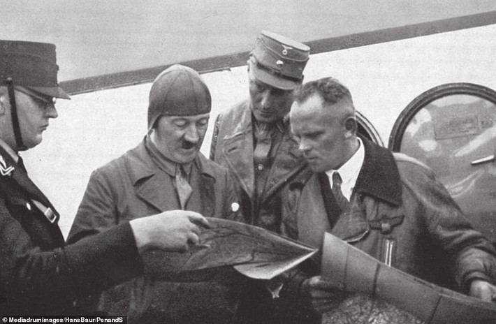 Hitler còn nói rằng, một người đàn ông phải có can đảm để đối mặt với hậu quả. Tôi sẽ chấm dứt điều này ở đây. Nhà độc tài biết rằng ngày mai, hàng triệu người sẽ nguyền rủa ông và gọi đó là định mệnh.