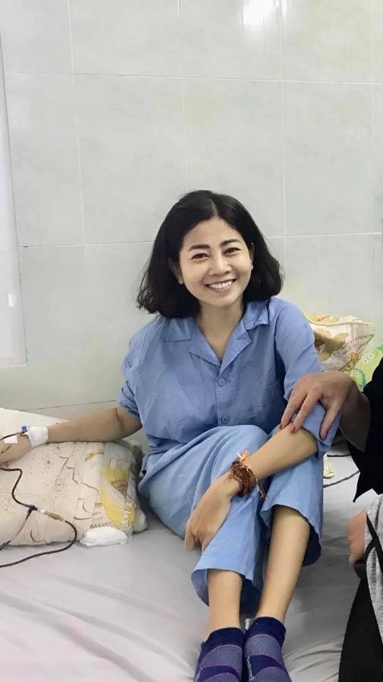 Cuối năm 2018, showbiz Việt cũng bàng hoàng khi nghe thông tin nữ diễn viên trẻ Mai Phương mắc chứng ung thư phổi. Sau một thời gian nằm viện điều trị, sức khỏe của Mai Phương dần hồi phục, cô không còn phải nằm một chỗ hay ngồi xe lăn và có thể tự đứng dậy đi lại nhẹ nhàng. 25 ngày sau khi ở lại viện điều trị, Mai Phương được xuất viện về nhà. Hiện tại, sau gần 1 năm chiến đấu, sức khỏe của Mai Phương tiến triển hơn, cô còn tham gia một số sự kiện.