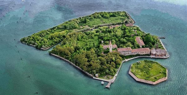 Theo đó, những bệnh nhân mắc dịch hạch được đưa lên đảo Poveglia. Do không tìm được phương pháp chữa trị đúng đắn nên nhiều người bệnh chết ngay trên đảo.