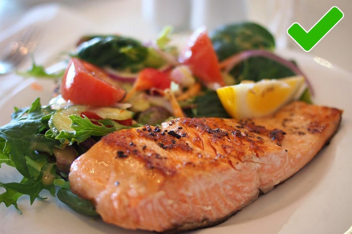 Cá hồi có nhiều axit béo omega 3 hơn bất kỳ loại thực phẩm nào khác, chúng giúp đốt cháy năng lượng, tăng cường xây dựng cơ bắp.