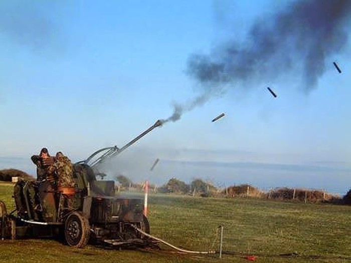 Trang tin Defencenews vừa cho biết, Pakistan vừa chịu thương vong lớn khi đấu pháo với Ấn Độ. Thủ tướng Modi đã lệnh cho tất cả các lực lượng không quân, hải quân và lục quân sẵn sàng chiến đấu.