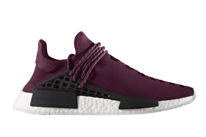 Pharrell Williams x adidas HU NMD Friends and Family (10.000 USD): Pharrell Williams là một chuyên gia trong lĩnh vực tạo hype. Chàng rapper này đã sáng tạo ra vô số phiên bản collab và một số thương hiệu riêng khiến cộng đồng giày phát cuồng. Tuy nhiên, một phiên bản được ra mắt cách đây không lâu khiến anh có mặt trong danh sách này. Đôi Hu NMD là sự kết hợp hoàn hảo giữa bộ đệm êm ái của Boost và tính thẩm mỹ cao.
