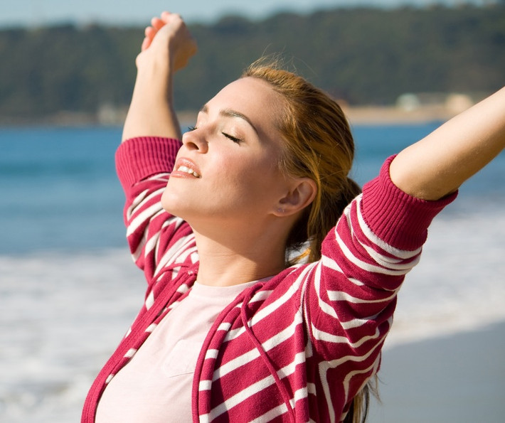 Đi dạo để giải phóng endorphin và chống đau: Tập thể dục là điều tốt nhất cho bạn nhưng nếu cơn đau khiến bạn không làm được điều này hãy thử đi dạo bên ngoài. Hoạt động thể chất, như tập thể dục hoặc đi bộ, giải phóng endorphin hoặc hóa chất não, làm giảm cảm giác đau.