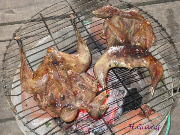 Cúm núm có thể chế biến thành nhiều món ngon, hầu hết đều sử dụng những nguyên liệu dân dã nơi miệt vườn, món nào cũng ngon miệng nhớ đời với những ai đã từng được thưởng thức.