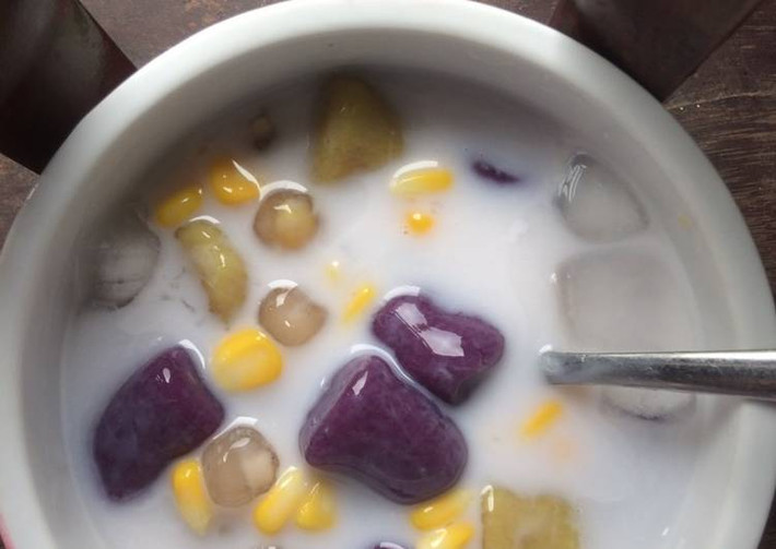 Chè khoai lang với vị ngọt vừa phải, những miếng khoai bở mềm ngon thơm mùi nước cốt dừa sẽ là món tráng miệng thanh mát xoa dịu giữa ngày hè nóng bức. Ảnh: Internet.
