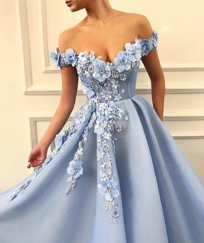 Teuta Matoshi đã trải qua một chặng đường dài từ một chủ shop nhỏ ở quê nhà Pristina đến điều hành thương hiệu thời trang độc quyền ở New York (Mỹ). Những chiếc váy đẹp lộng lẫy của cô ngày càng được nhiều người biết đến.