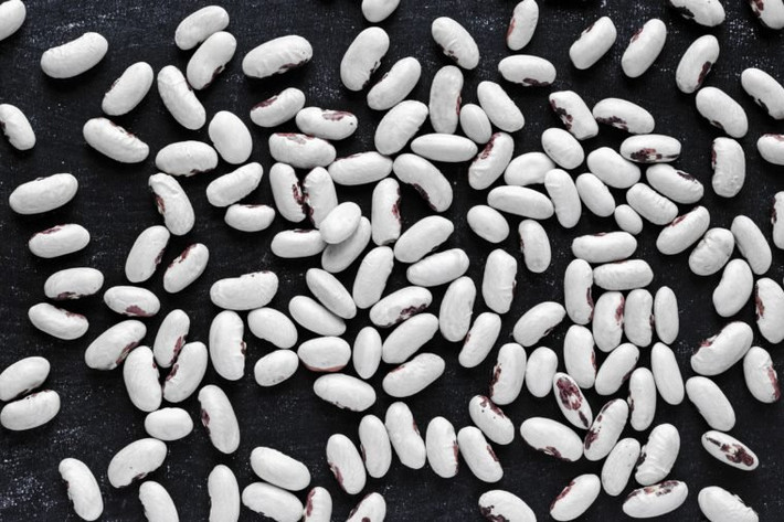 Các loại đậu là nguồn cung cấp sắt cũng như các loại vitamin. Thêm nữa, nó còn là loại thực phẩm chứa ít chất béo và bổ sung protein giúp phòng ngừa căn bệnh thiếu máu.