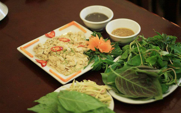 Gỏi cá nhệch là món ăn ngon và nổi tiếng đối với người Ninh Bình và có nhiều nhất cũng như nổi danh nhất ở Kim Sơn. Gỏi được chế biến khá công phu, nhiều giai đoạn để không có mùi tanh mà sẽ có vị ngọt xen lẫn vị thơm của nếp. Ảnh: Internet.