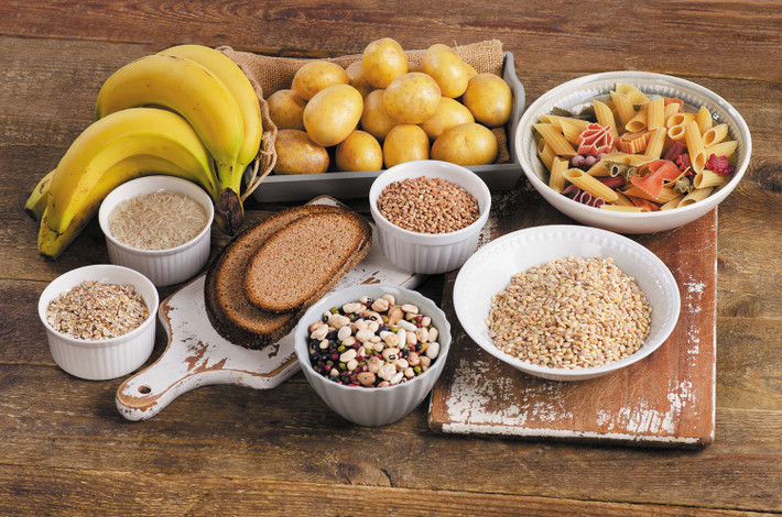 Giảm lượng carbohydrate: Carbonhydrate là một thành phần chính trong chế độ ăn uống của nhiều người. Ăn nhiều carbs sẽ bổ sung rất nhiều calo vào cơ thể, do đó, bạn cần cắt giảm lượng carbs để giảm cân.