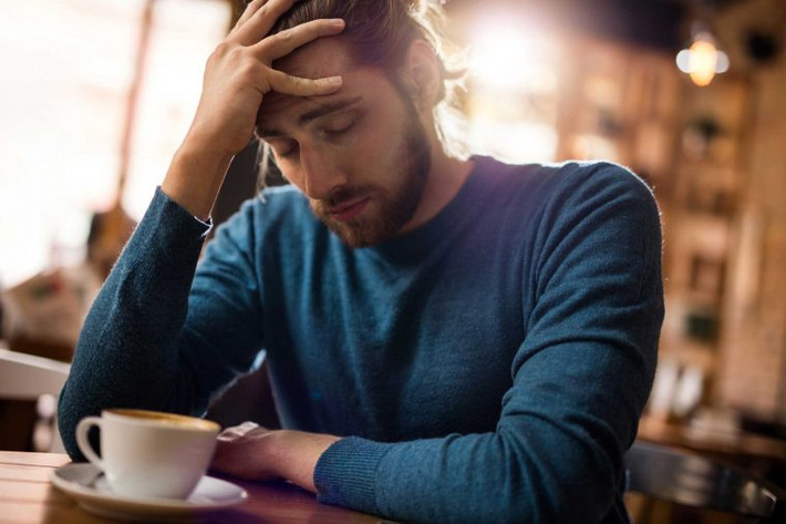 Nguy cơ cao mắc bệnh tim: Một trong những tác hại của ngủ quá nhiều là gây ra bệnh tim. Nhiều nghiên cứu khẳng định, ngủ nhiều hơn 8 tiếng một đêm làm tăng nguy cơ mắc bệnh tim mạch. Phụ nữ thường bị ngủ lâu hơn nam giới, vì vậy, họ có nguy cơ cao phát triển bệnh tim.