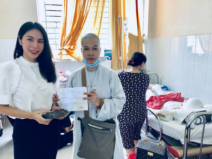 Mỗi khi có dịp, Thủy Tiên cũng thường tổ chức những chuyến đi từ thiện, giúp đỡ các hoàn cảnh khó khăn trong cuộc sống.