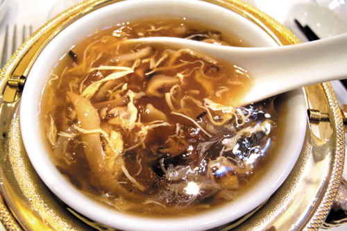 Một trong những món ăn ngon được chế biến từ hải sâm đó chính là món canh hải sâm. Đây là một món ăn bổ dưỡng cùng hương vị vô cùng hấp dẫn.
