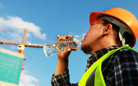 Việc chăm sóc và bảo vệ da trong những ngày nắng nóng sẽ góp phần ngăn cản tác động của tia cực tím UV tới làn da.