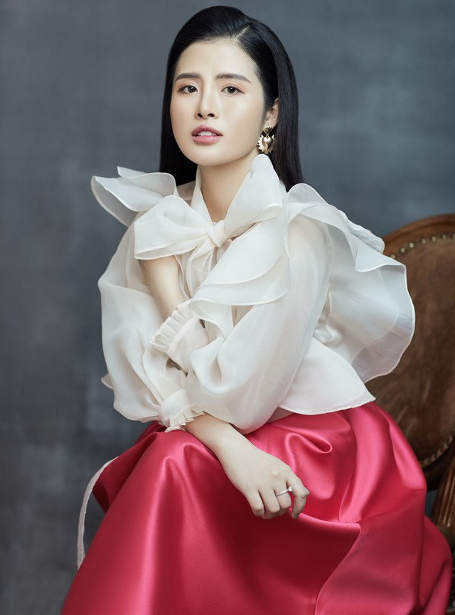 Mỗi khi đi chơi, cô nàng 26 tuổi chọn trang phục tinh tế, sành điệu như bất kỳ fashionista nổi tiếng nào.