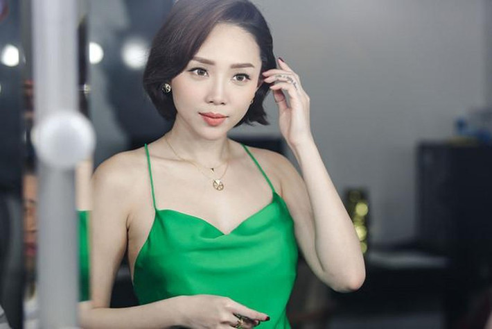Tóc Tiên: Khác với các đồng nghiệp, Tóc Tiên cũng giảm cân phương pháp nhịn ăn ngắt quãng nhưng lại được khoa học chứng minh có lợi cho sức khỏe. Nữ ca sĩ cho biết mình đang thực hiện phương pháp ăn kiêng 16:8.